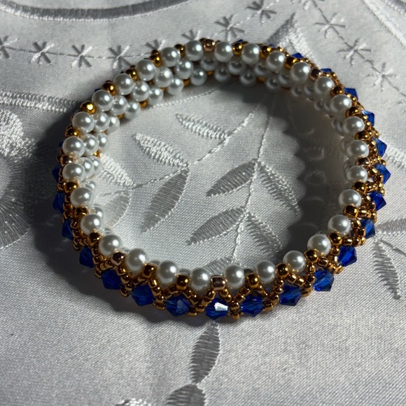 Hand Crafted Pearl and Blue Beaded Bangle Bracelet size medium - Picture 7 of 10